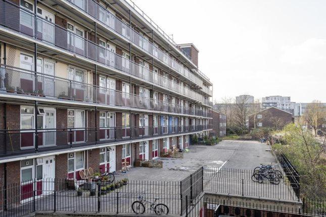 1 Bedroom Flat Close To With Free Parking Arrangement Londres