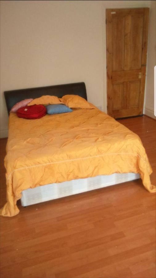 Homestay Norbury Crescent London