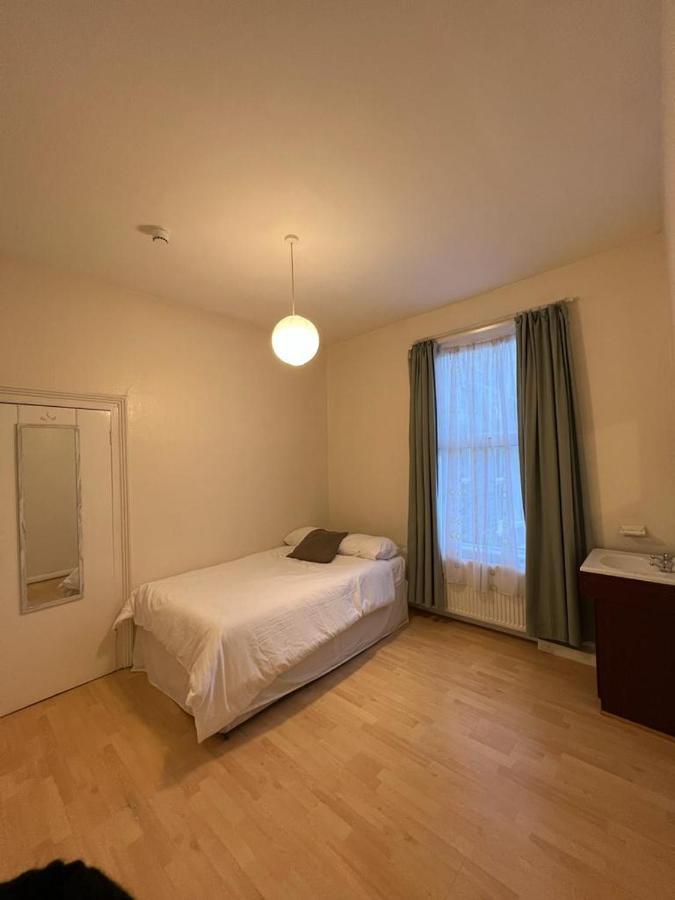 Guest house Bruce London