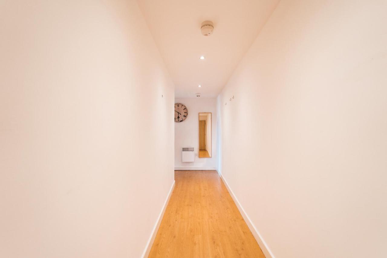 Lovely 2 Bedroom Flat Next To Victoria Park London