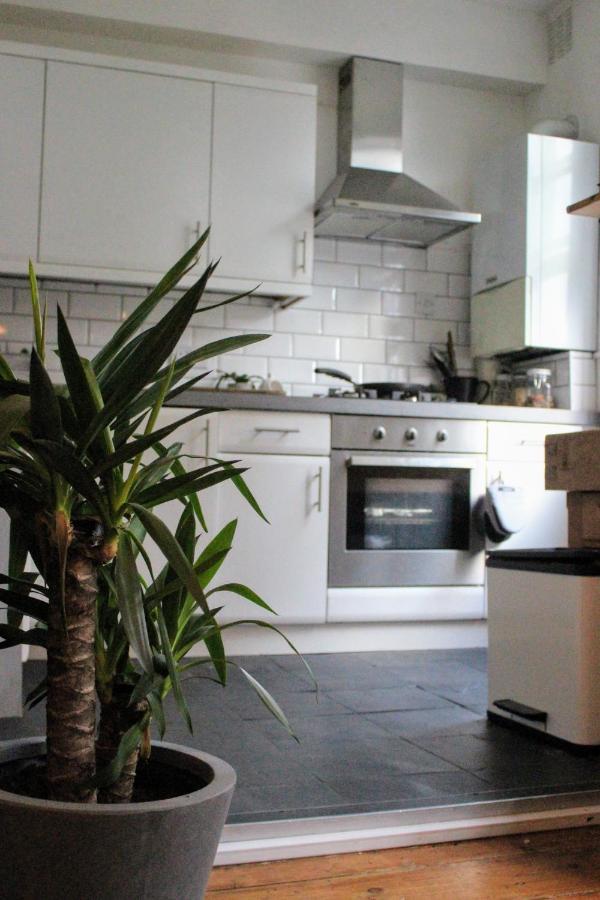 Traditional Victorian 2 Bed In Cobbled Street + Mod Cons - Full Apartment