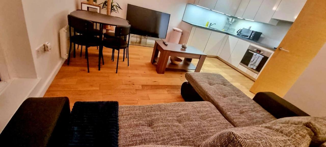Executive E15 & Exclusive Terrace Views Of Apartment London