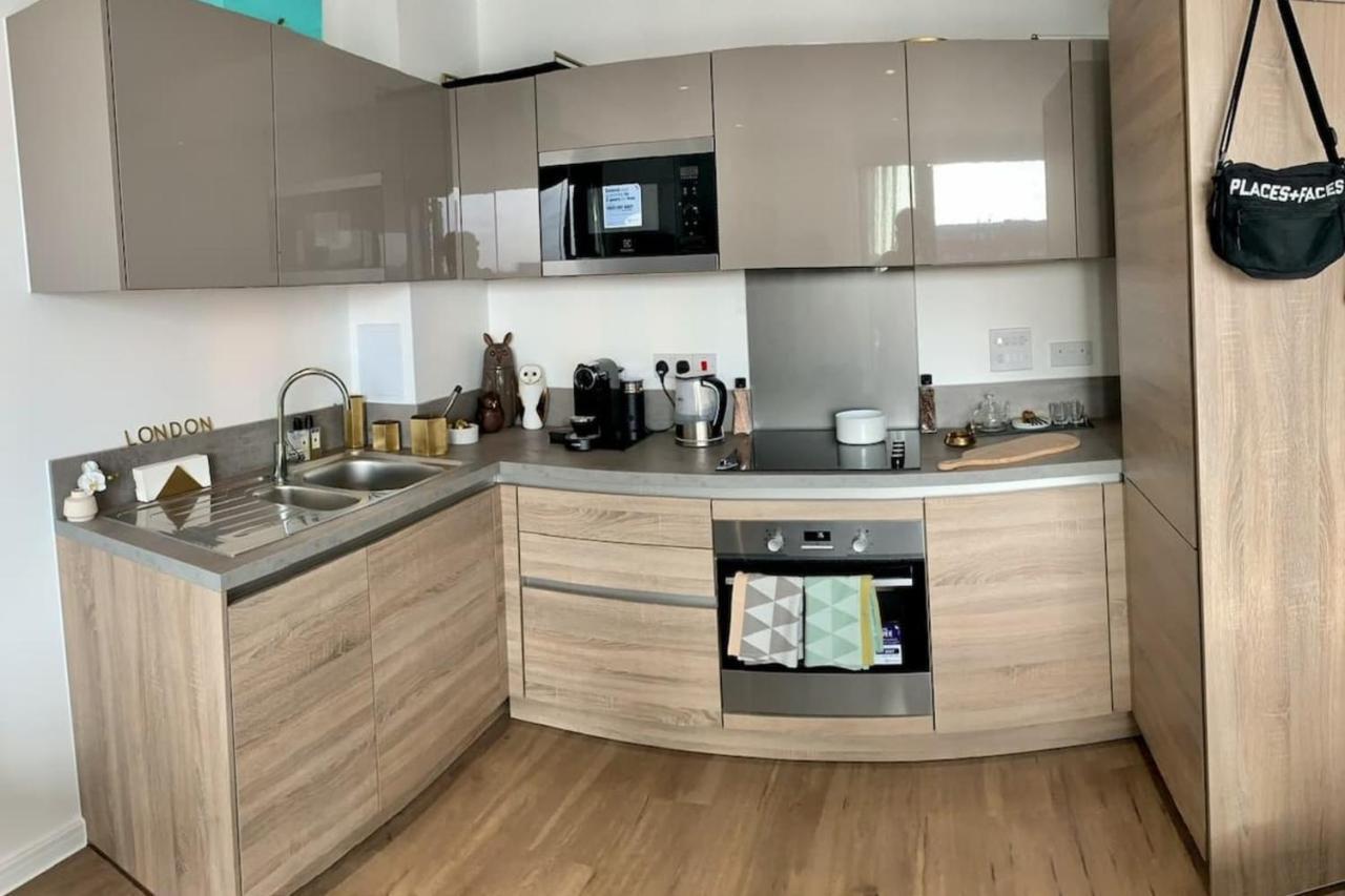 Stylish And Chic 1 Bedroom In Canning Town * London