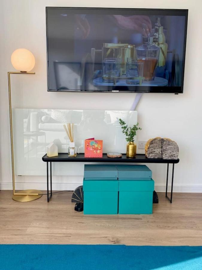 Stylish And Chic 1 Bedroom In Canning Town *