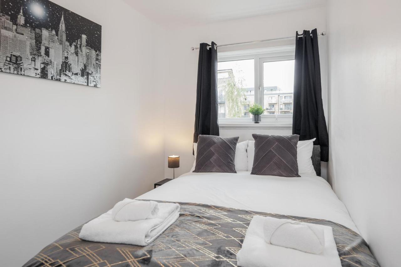 Holiday home Carlile House - 5 Bedroom, Sleeps 8, Free Parking, 2 Bathrooms By Damask Homes *