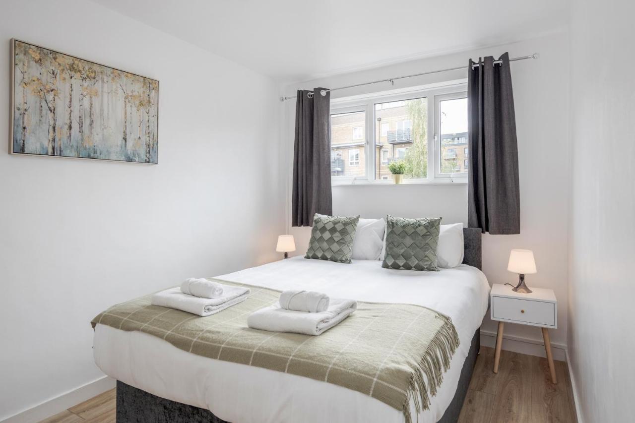 Holiday home Carlile House - 5 Bedroom, Sleeps 8, Free Parking, 2 Bathrooms By Damask Homes *