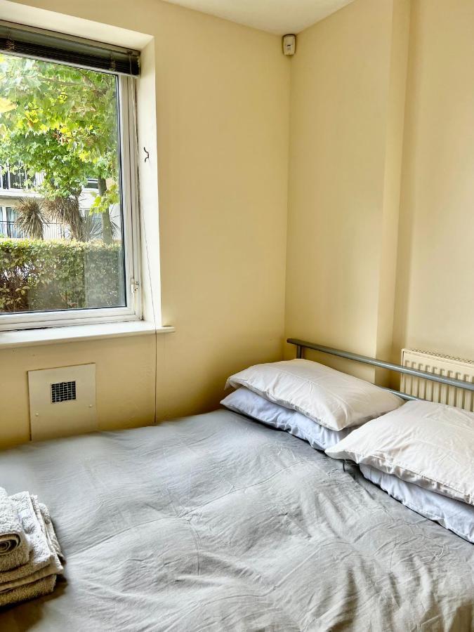 Luxury 3 Bedroom Riverside - Canary Wharf & The O2 Arena Apartment *