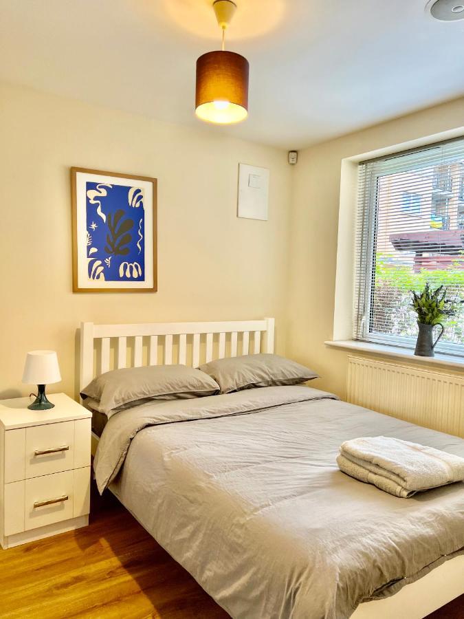Luxury 3 Bedroom Riverside - Canary Wharf & The O2 Arena * London