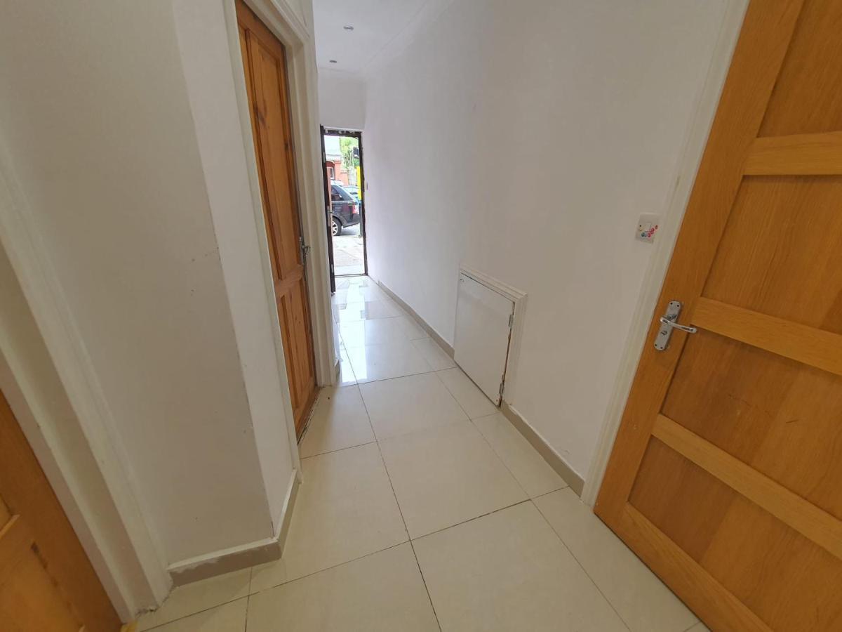 Guest house Private Room- Direct Travel Central/ Heathrow
