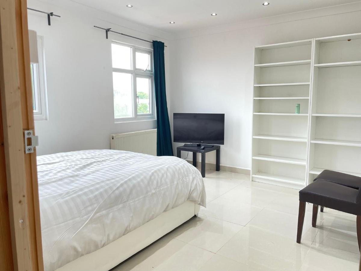 Guest house Private Room- Direct Travel Central/ Heathrow