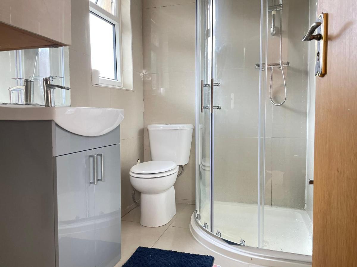 Private Room- Direct Travel Central/ Heathrow London