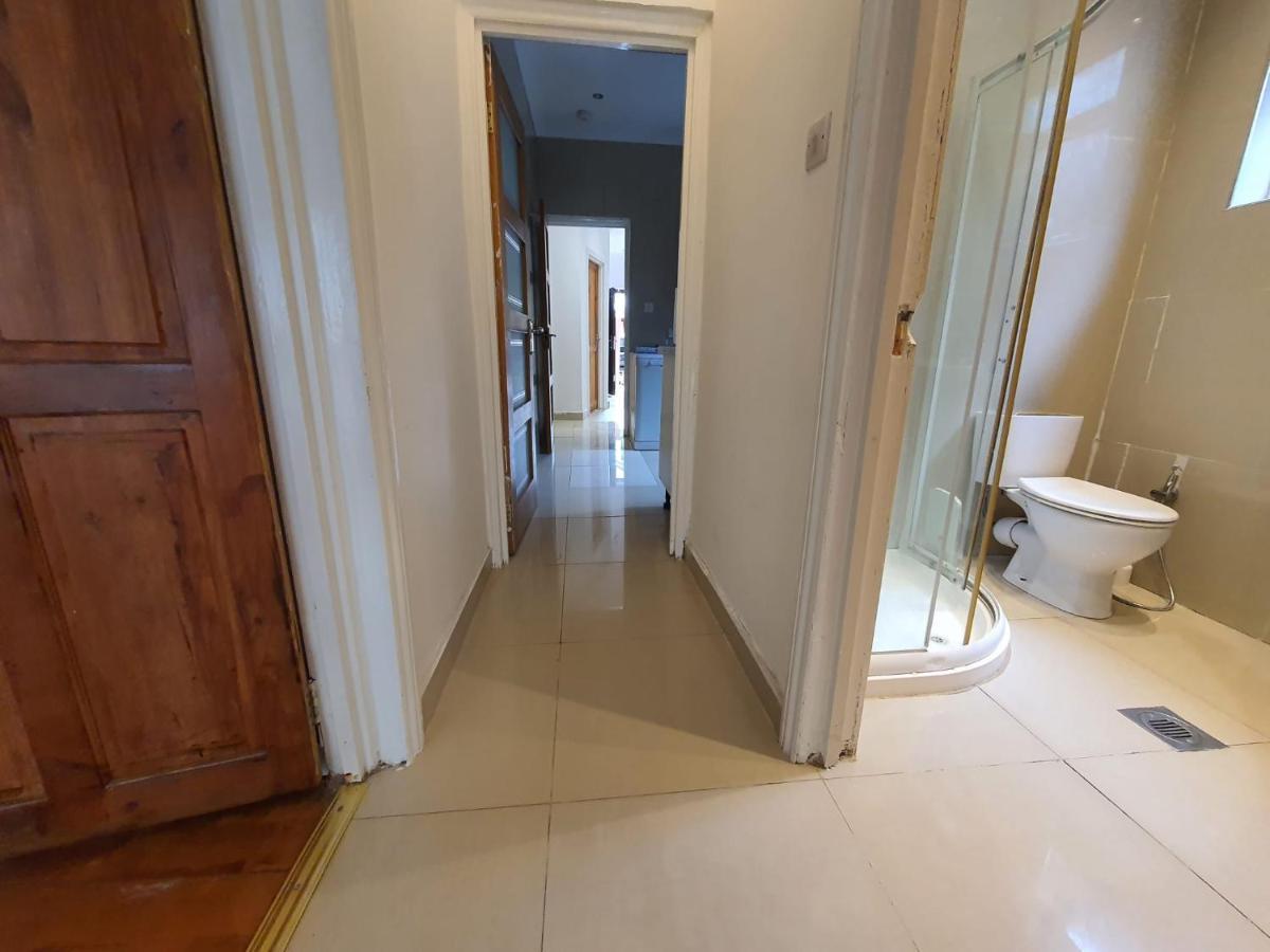 Private Room- Direct Travel Central/ Heathrow Guest house *