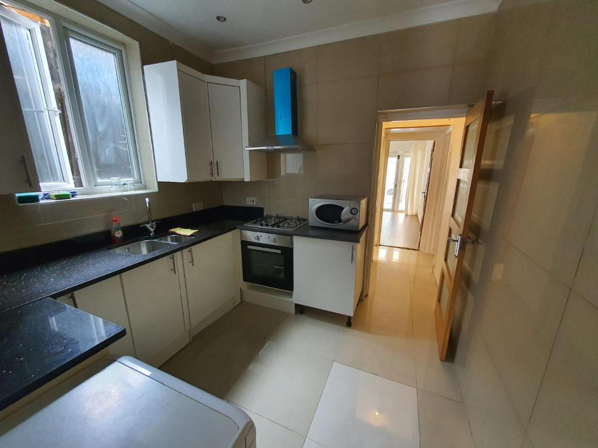 Guest house Private Room- Direct Travel Central/ Heathrow London