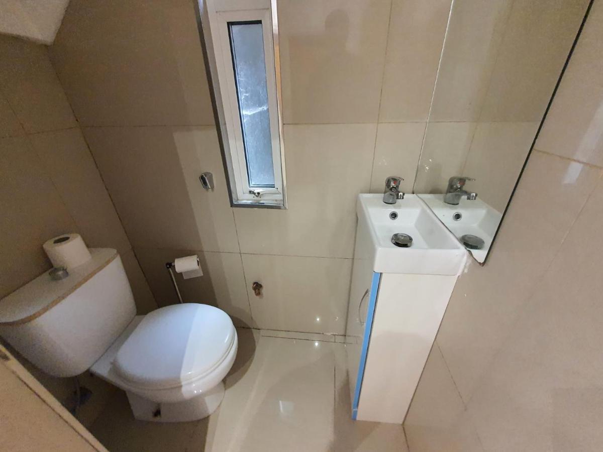 Guest house Private Room- Direct Travel Central/ Heathrow *