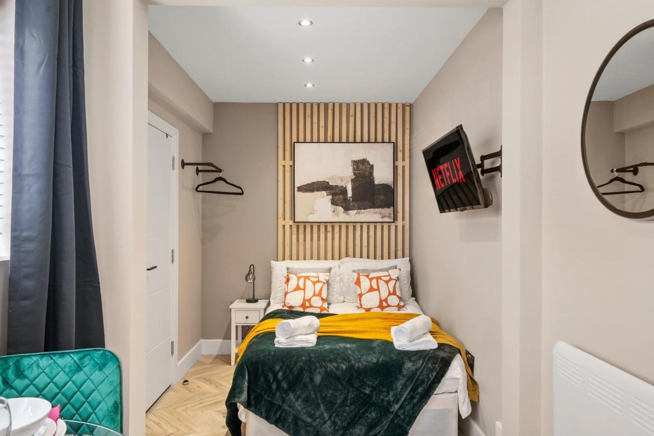 Cosy Heathrow - Parking - Garden Apartment London