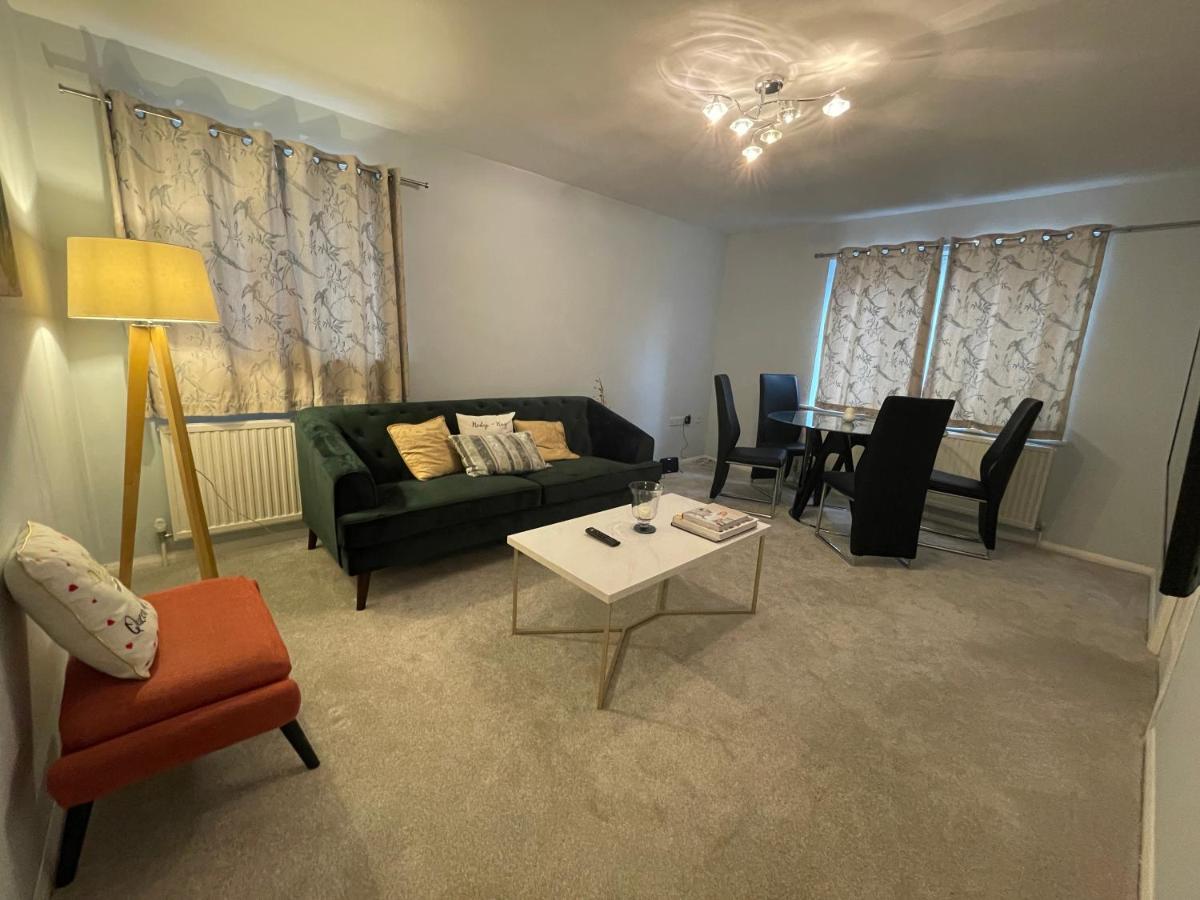 2 Bedroom Near Southfields London