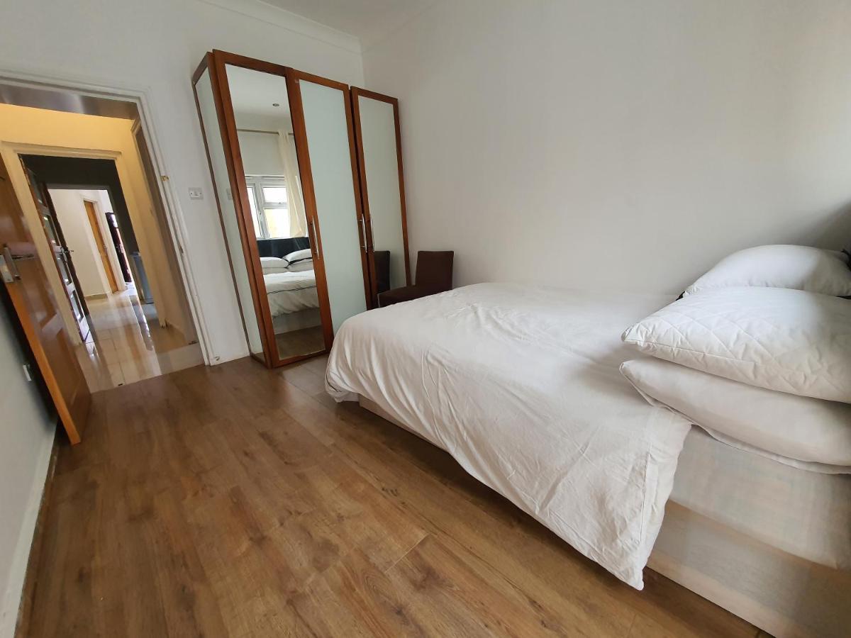 Guest house Private Room- Direct Travel Central/ Heathrow *