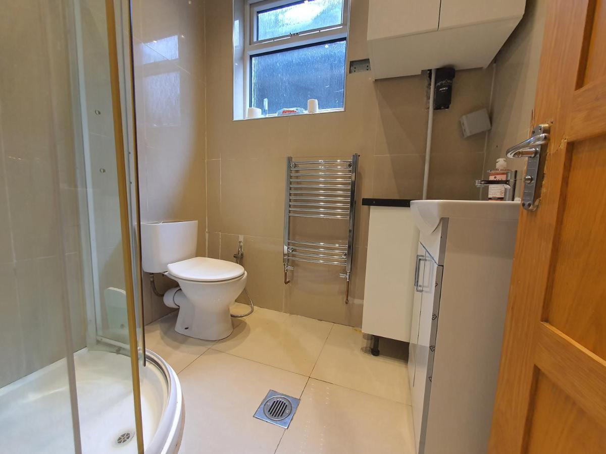 Guest house Private Room- Direct Travel Central/ Heathrow