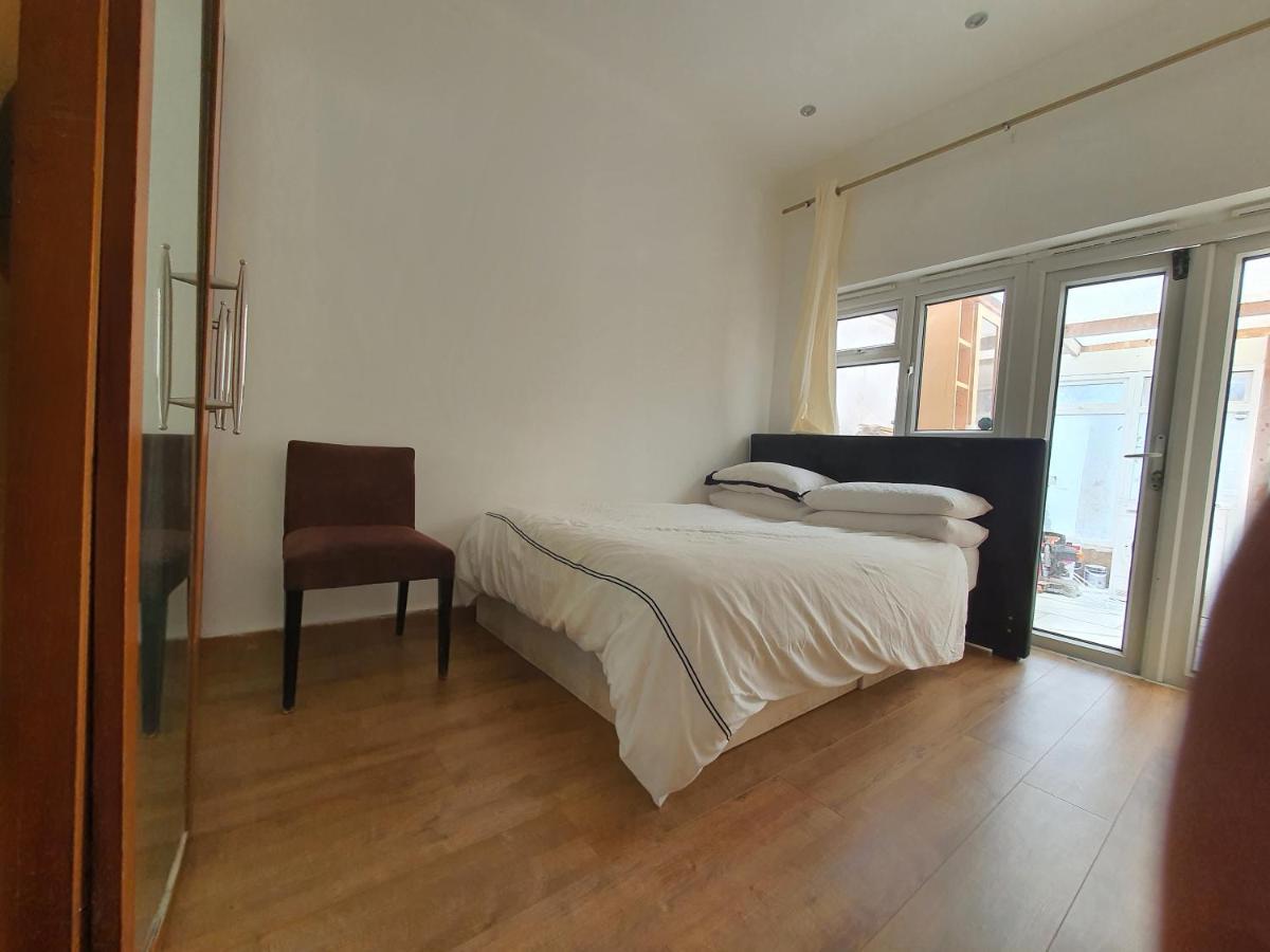 Private Room- Direct Travel Central/ Heathrow Guest house *