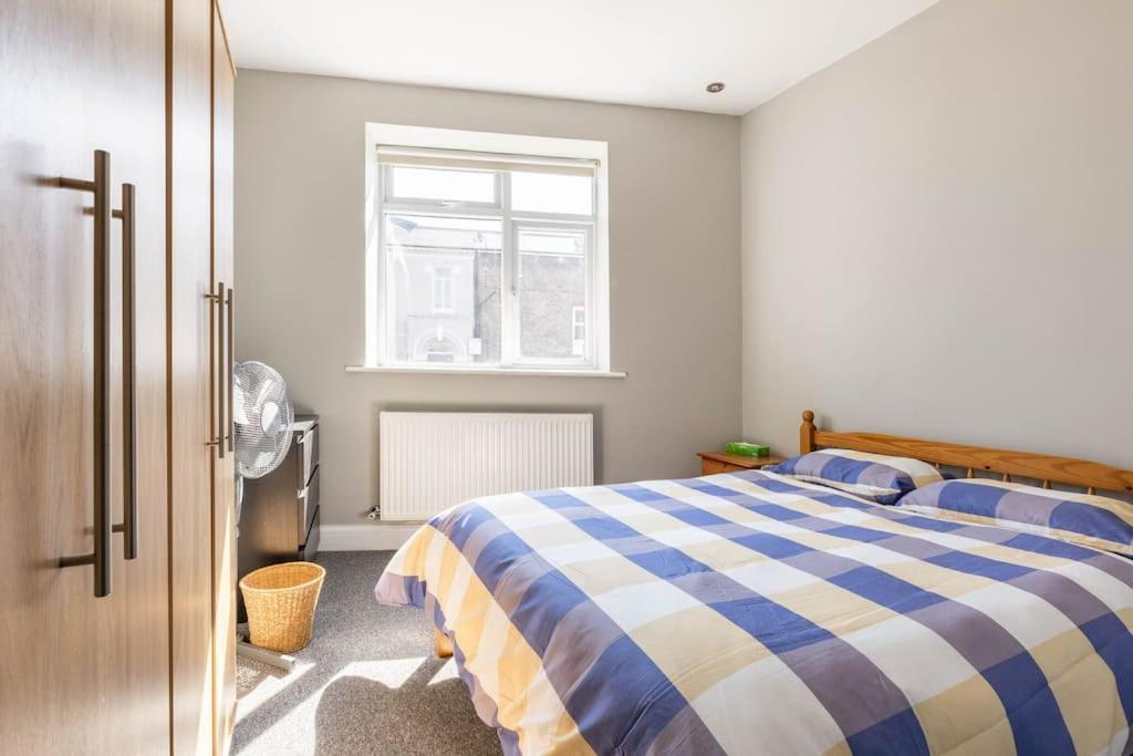 Zone 2 Spacious Two-bedroom With Parking Apartment