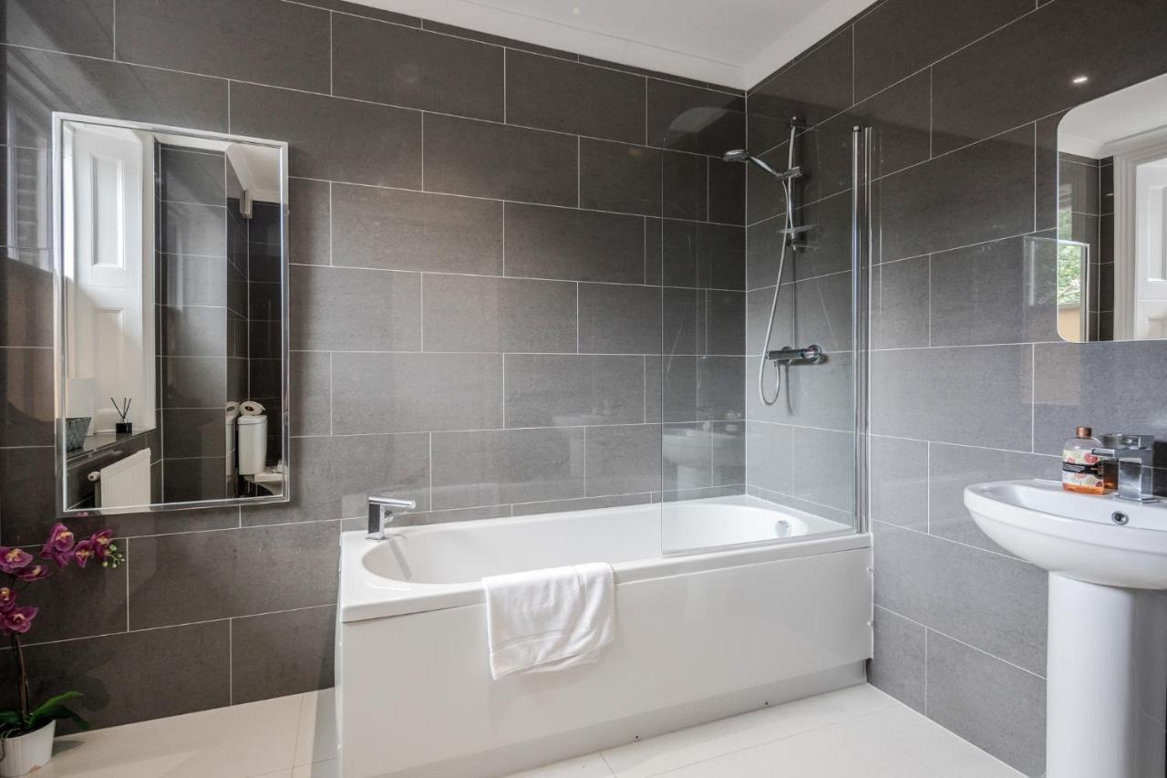 Premium Over Looking Canary Wharf Towers Apartment *