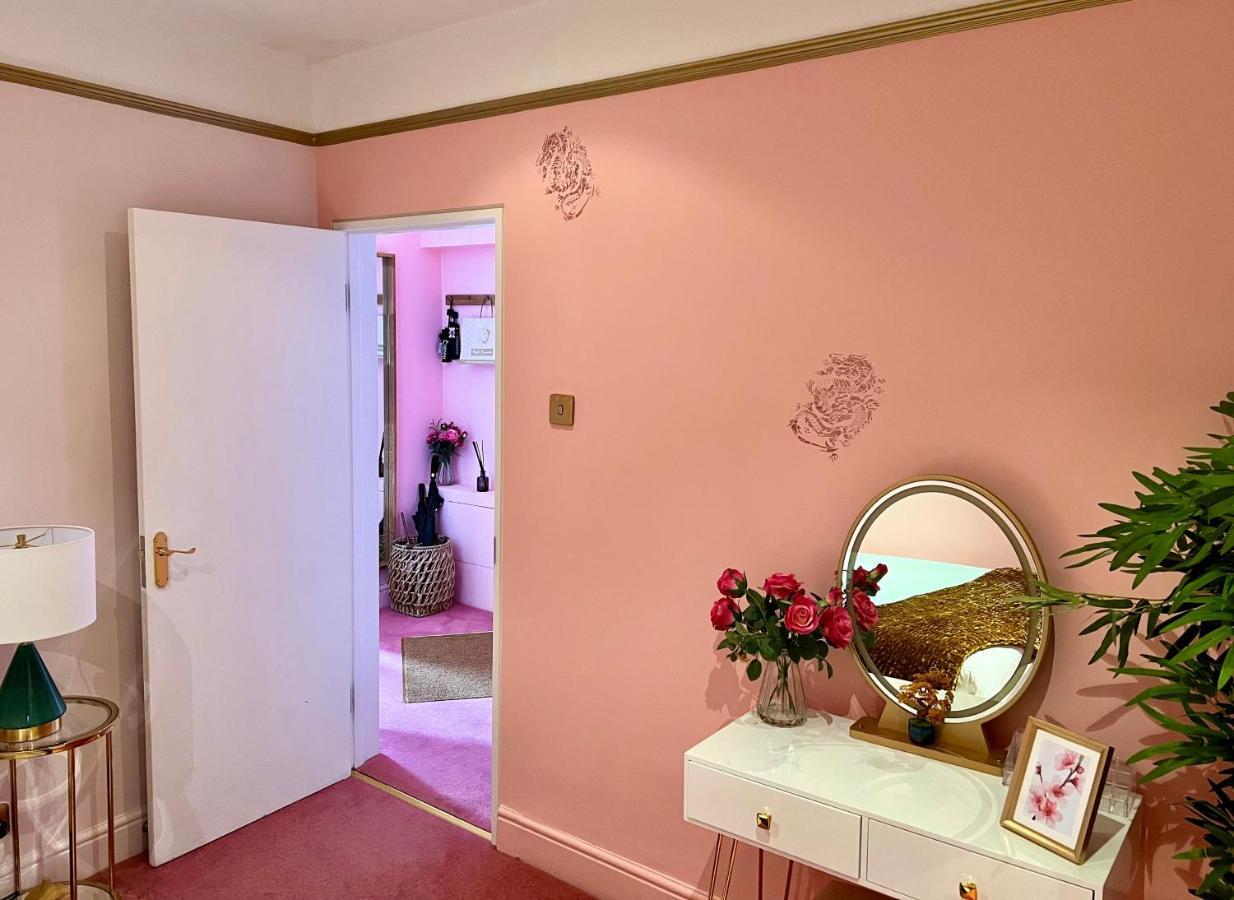 Chinatown Apartment *
