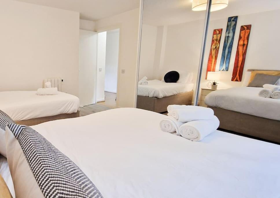 Comfy 2 Bed Flat With Free Parking, Close To Tube Apartment London