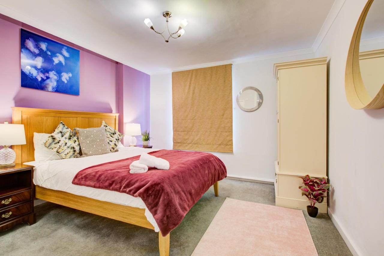 Apartamento 3-bedroom, 3-baths In Super Posh Marylebone, Central London, W1