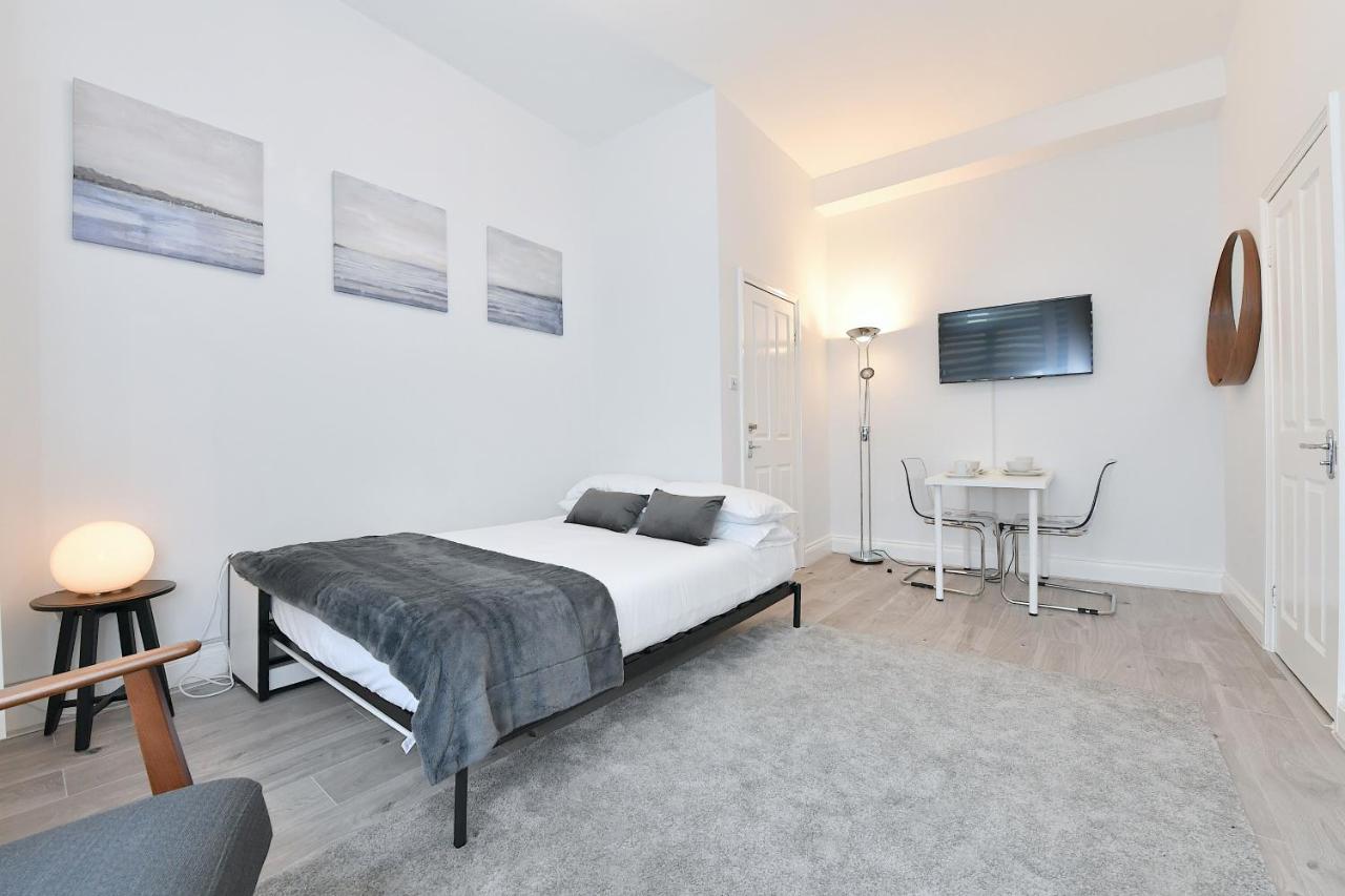 Very Close To Line Underground Shepherds Bush And Westfield Newly Refurbished *