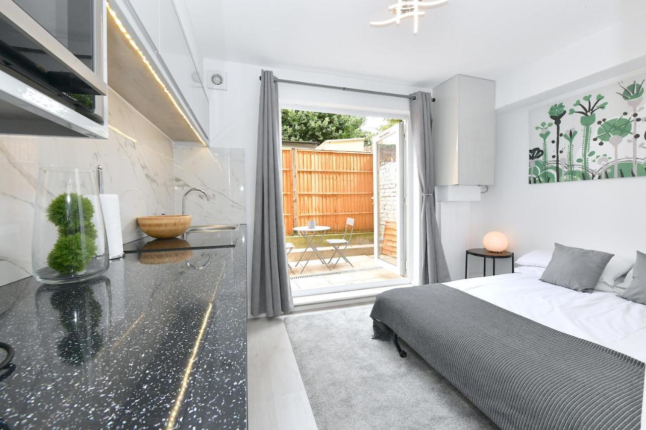 Very Close To Line Underground Shepherds Bush And Westfield Newly Refurbished * London