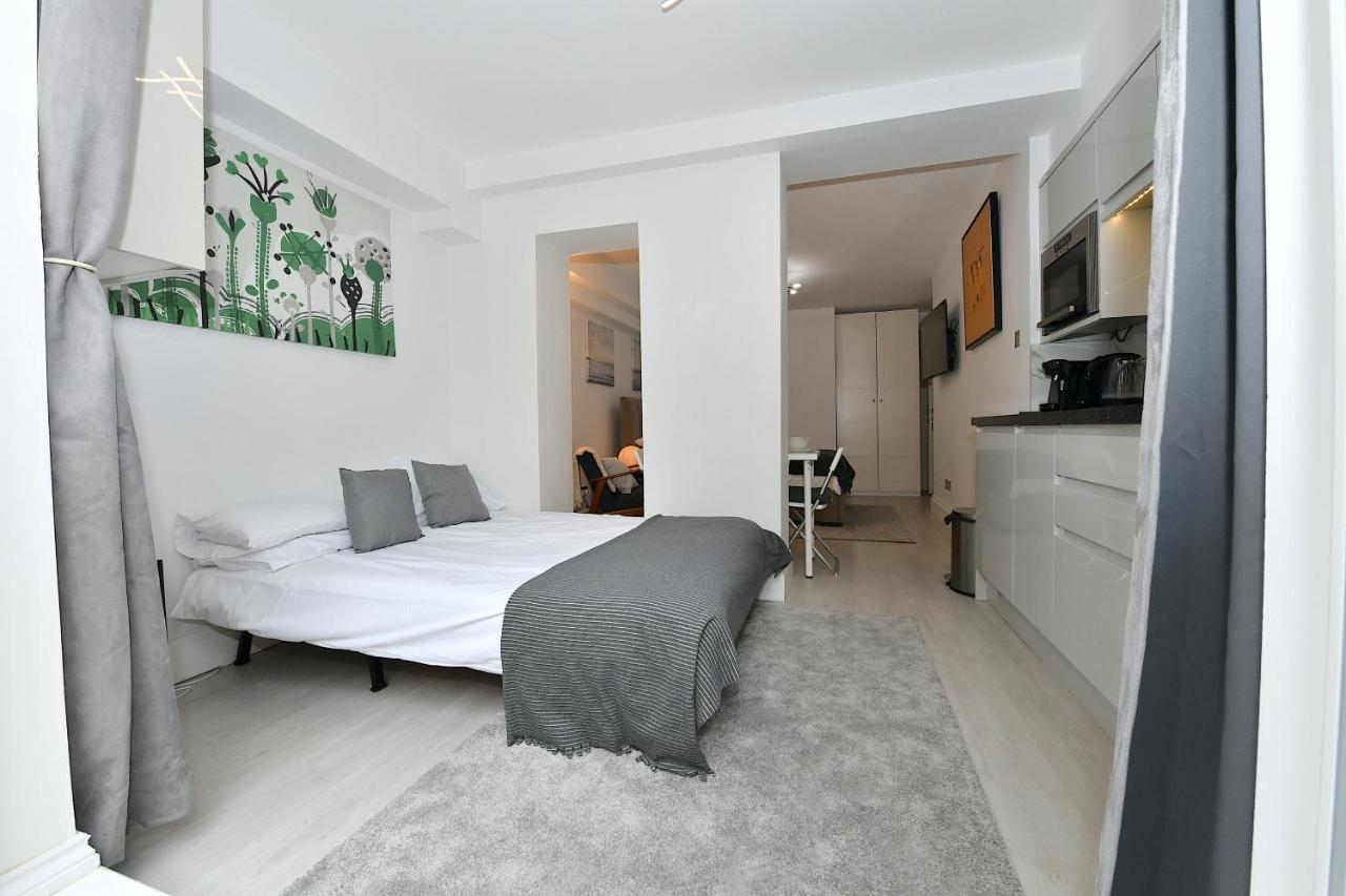 Very Close To Line Underground Shepherds Bush And Westfield Newly Refurbished * London