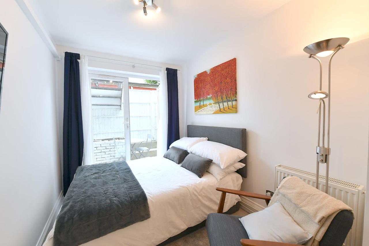Apartment Very Close To Line Underground Shepherds Bush And Westfield Newly Refurbished