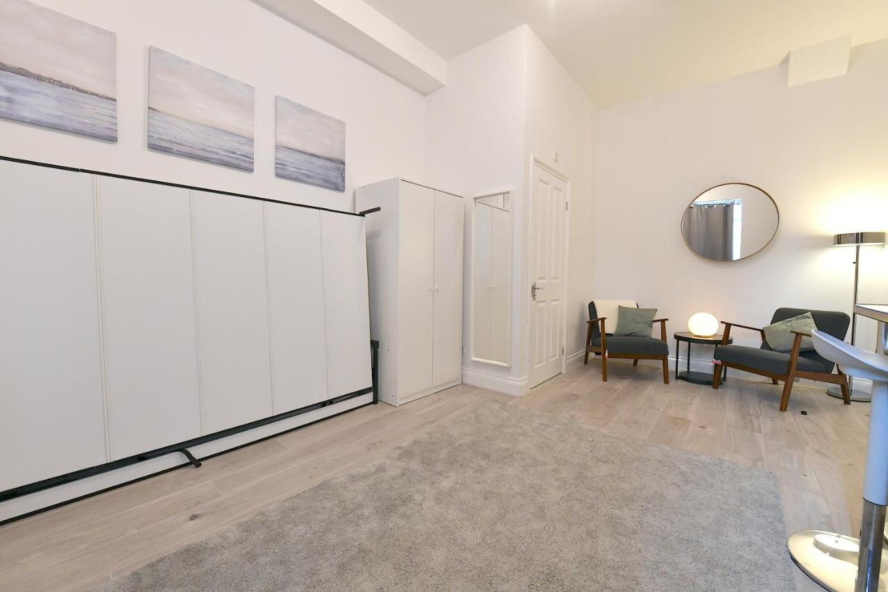 Apartment Very Close To Line Underground Shepherds Bush And Westfield Newly Refurbished *