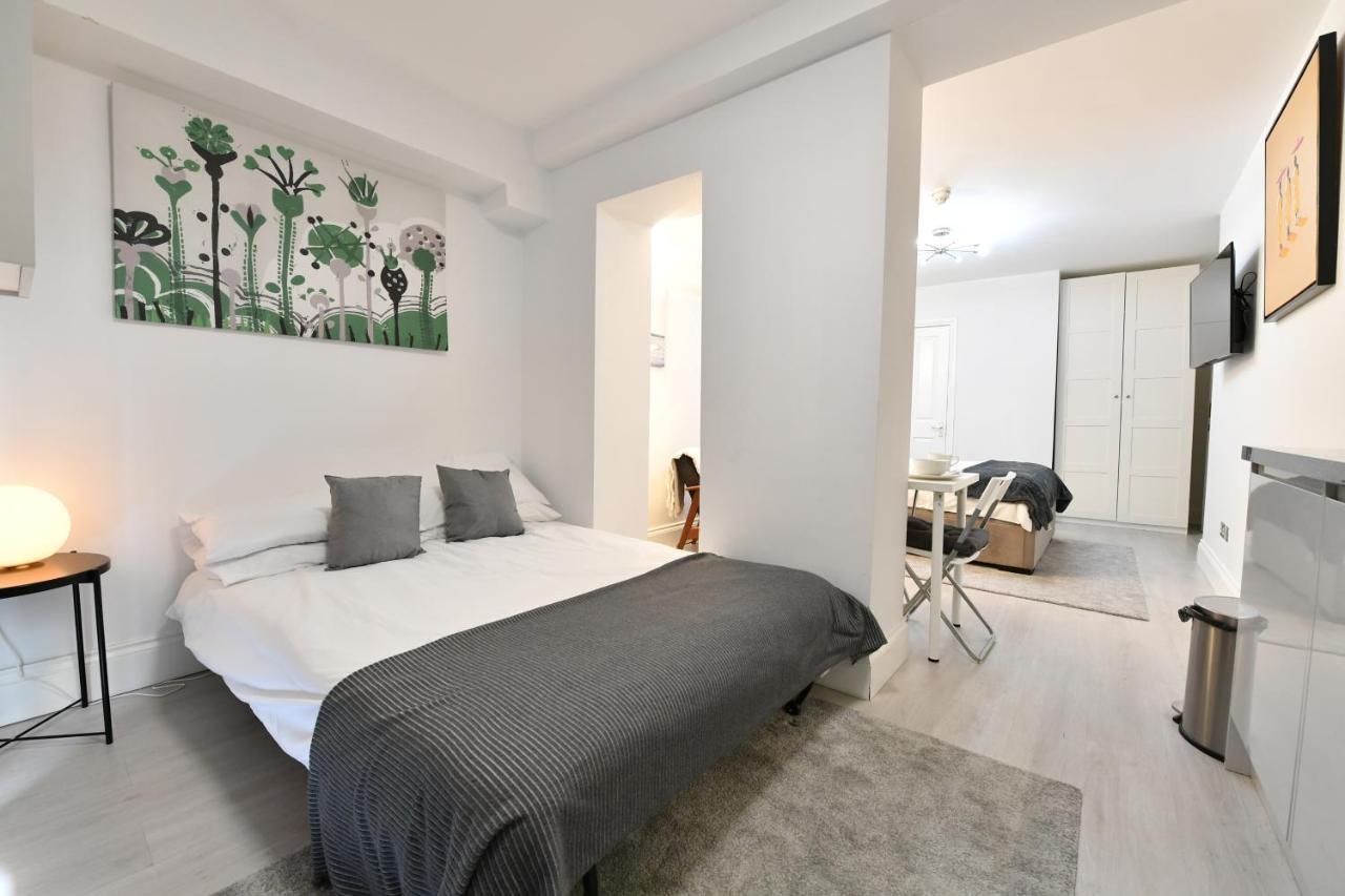 Apartment Very Close To Line Underground Shepherds Bush And Westfield Newly Refurbished *
