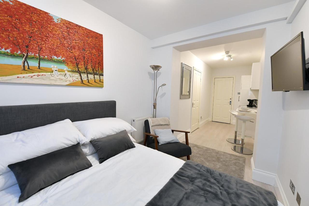 Very Close To Line Underground Shepherds Bush And Westfield Newly Refurbished * London
