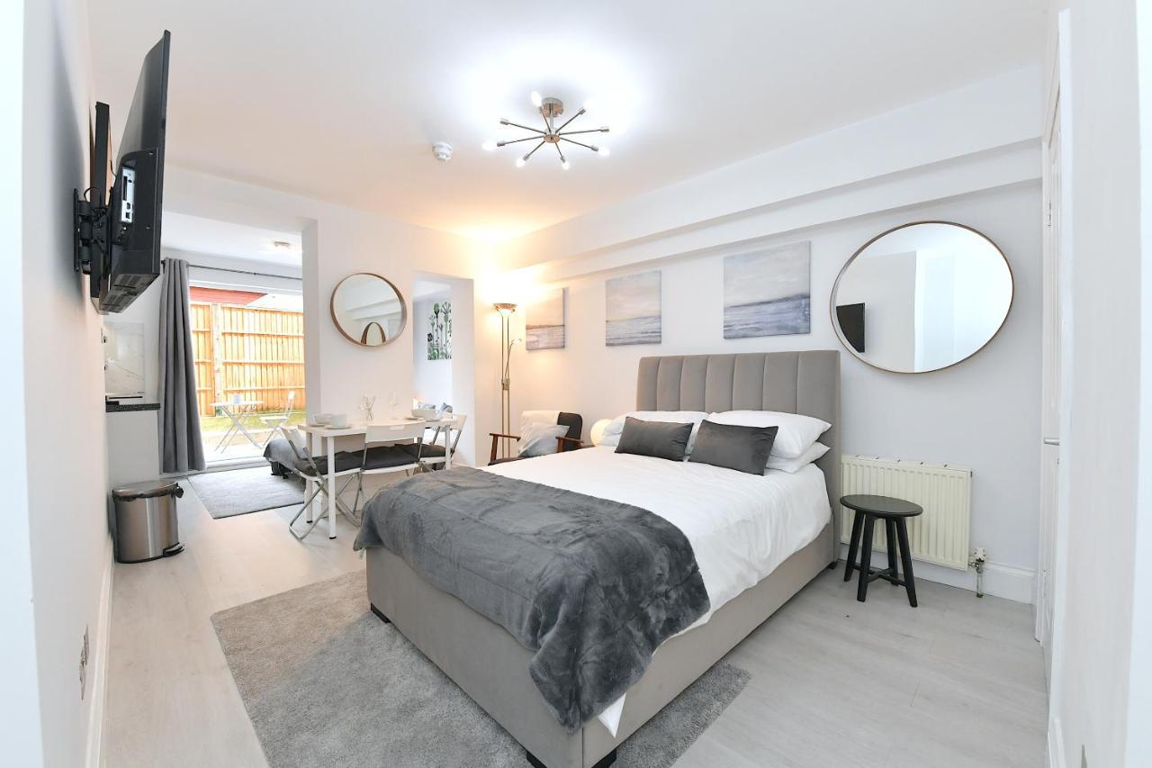Very Close To Line Underground Shepherds Bush And Westfield Newly Refurbished London