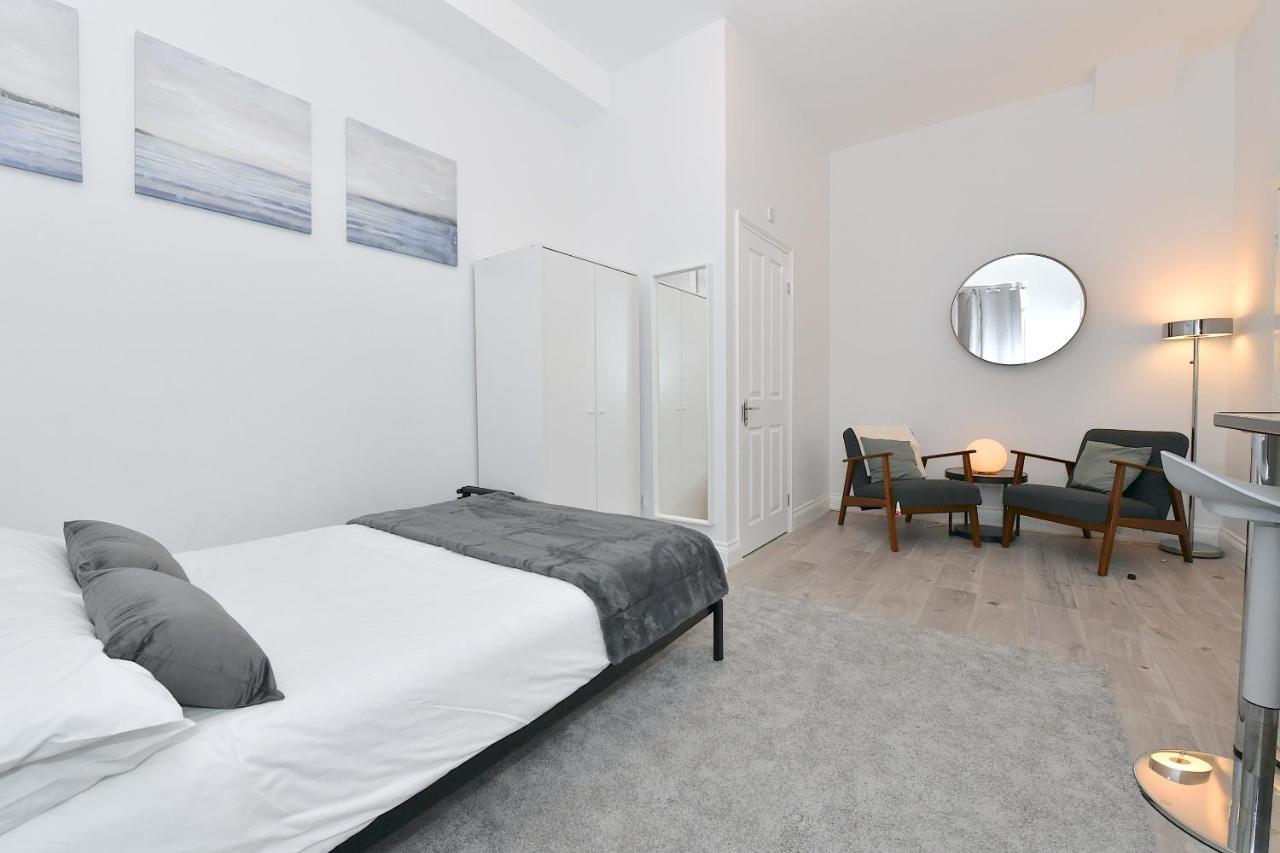 Very Close To Line Underground Shepherds Bush And Westfield Newly Refurbished * London