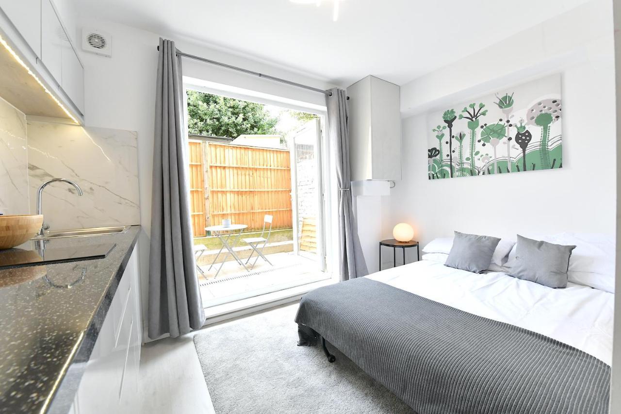 Very Close To Line Underground Shepherds Bush And Westfield Newly Refurbished London