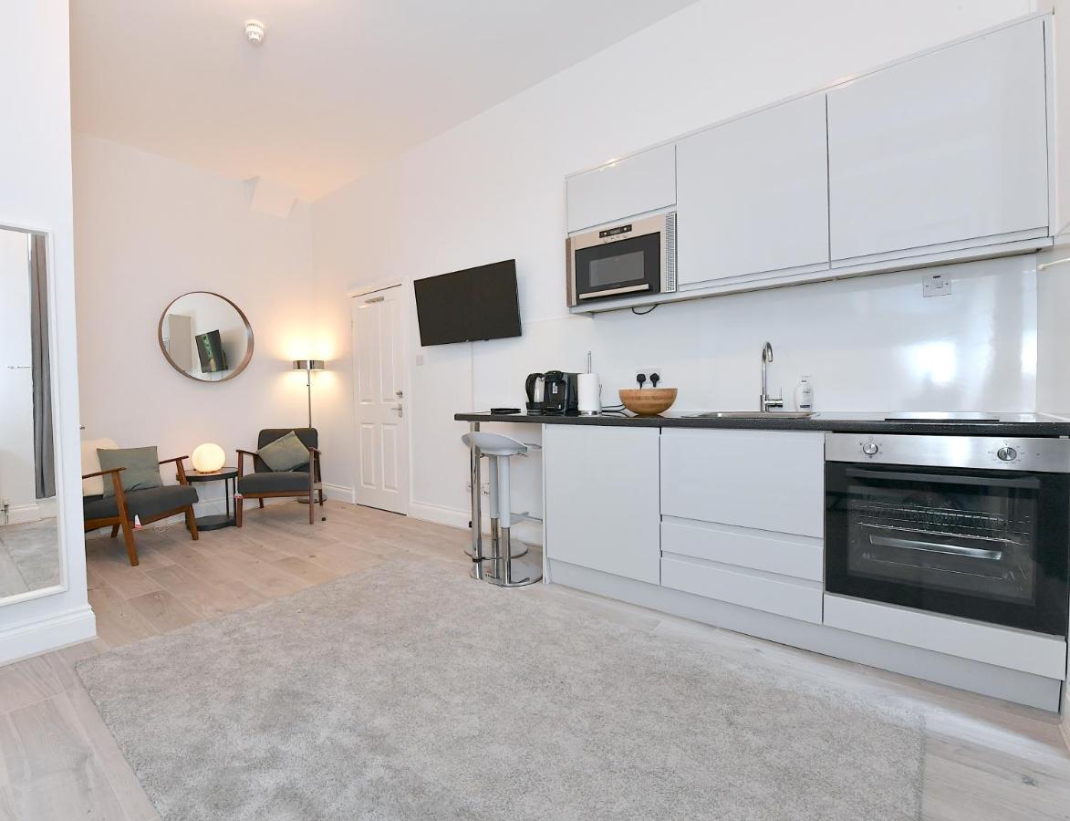 Very Close To Line Underground Shepherds Bush And Westfield Newly Refurbished * London