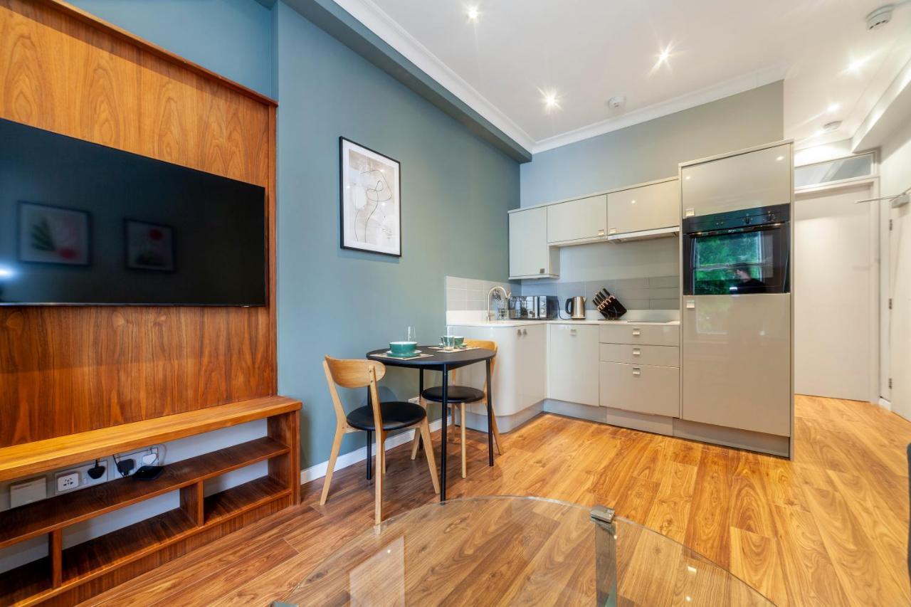 Bright & Spacious 1bdr Apt Near Lakeside Road Apartment