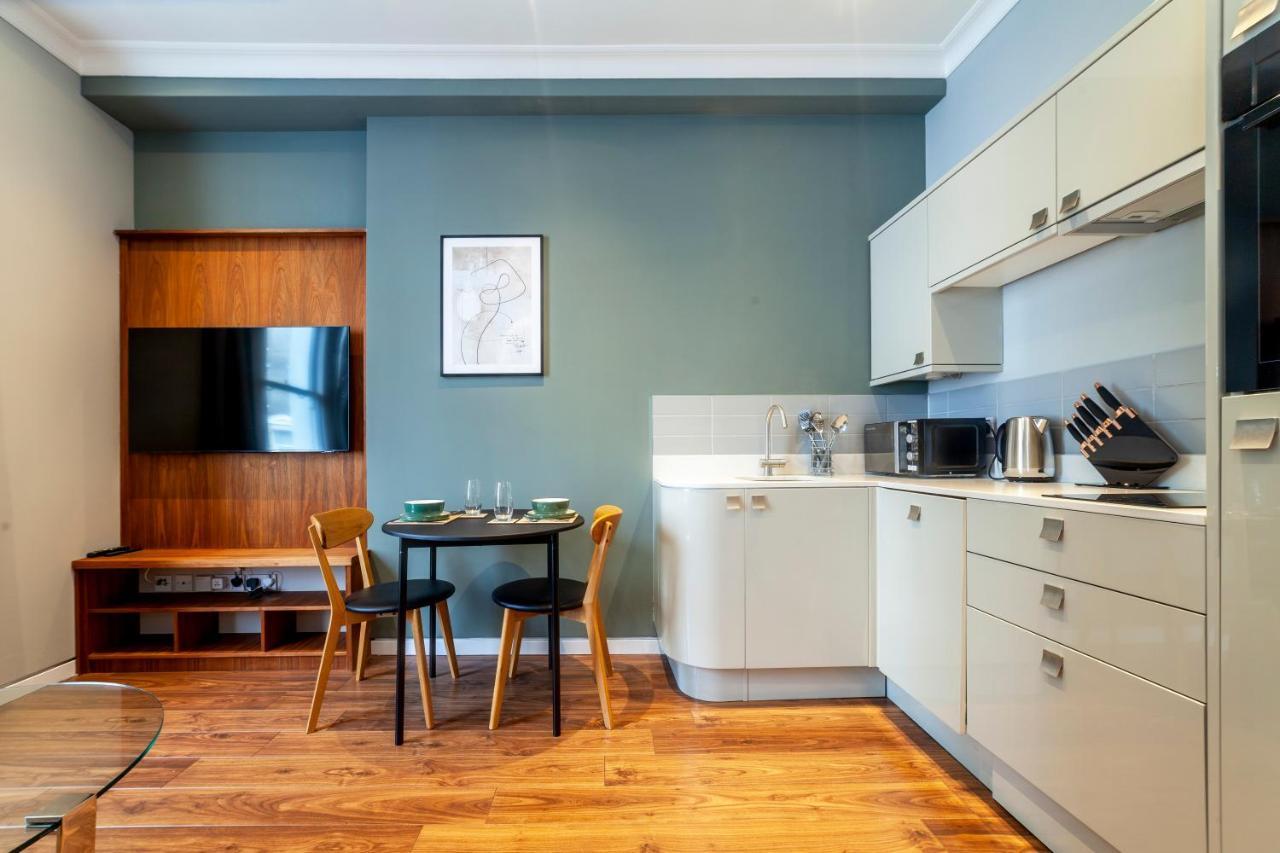 Bright & Spacious 1bdr Apt Near Lakeside Road Apartment London
