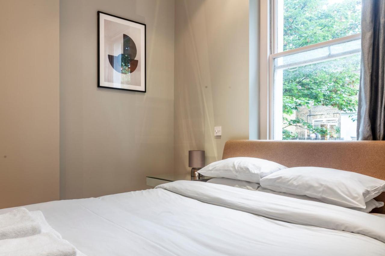 Bright & Spacious 1bdr Apt Near Lakeside Road London