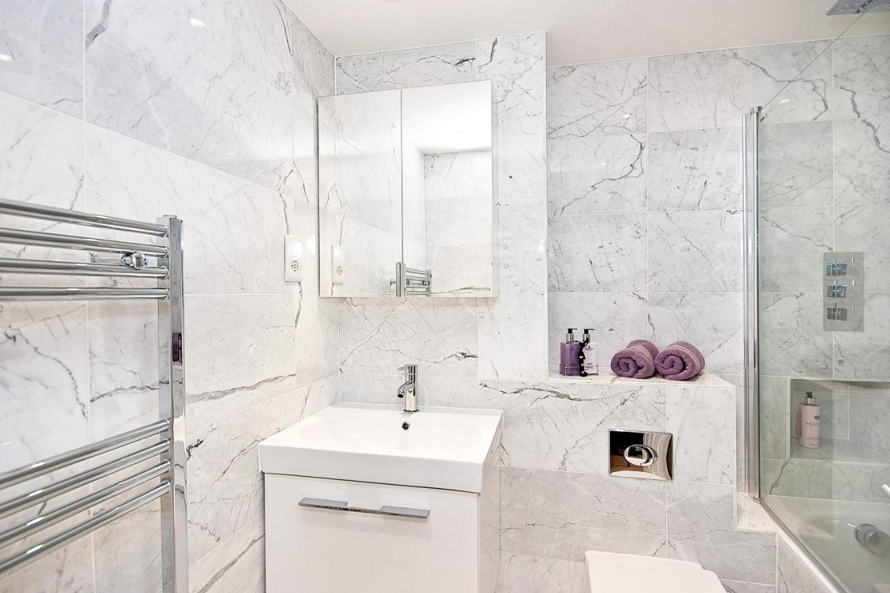 Stunning 2-bedroom-hosted By Sweetstay * London