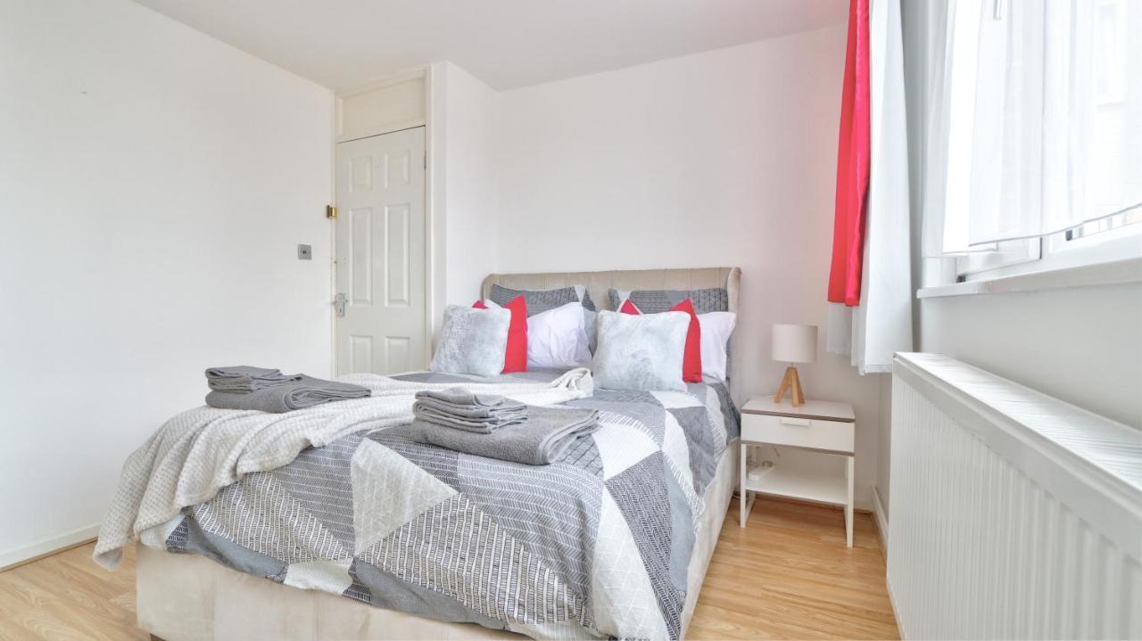 Serviced - Exel & O2 & Canning Town - Away From London