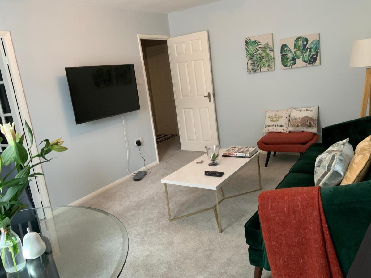 2 Bedroom Near Southfields * London