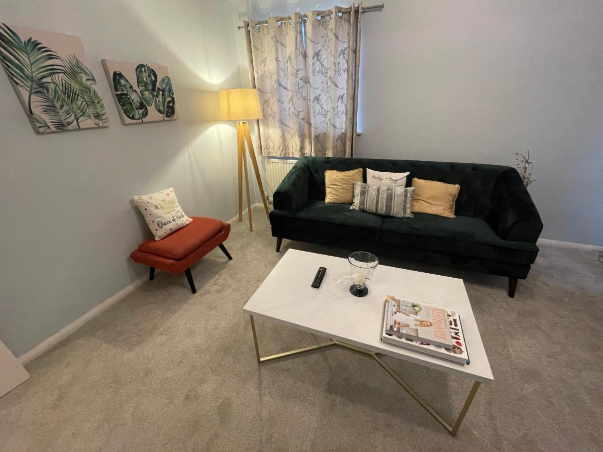 2 Bedroom Near Southfields * London