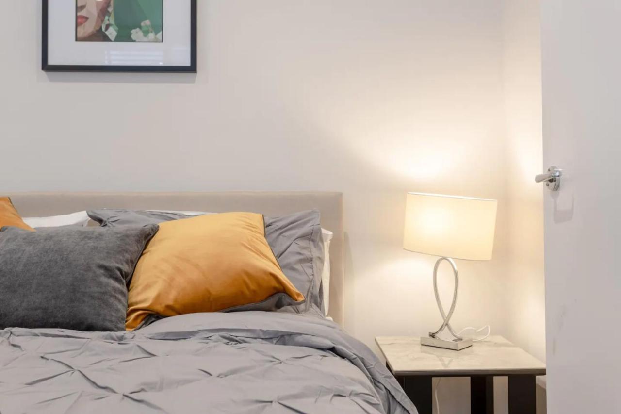 Modern Flat In The Heart Of West London