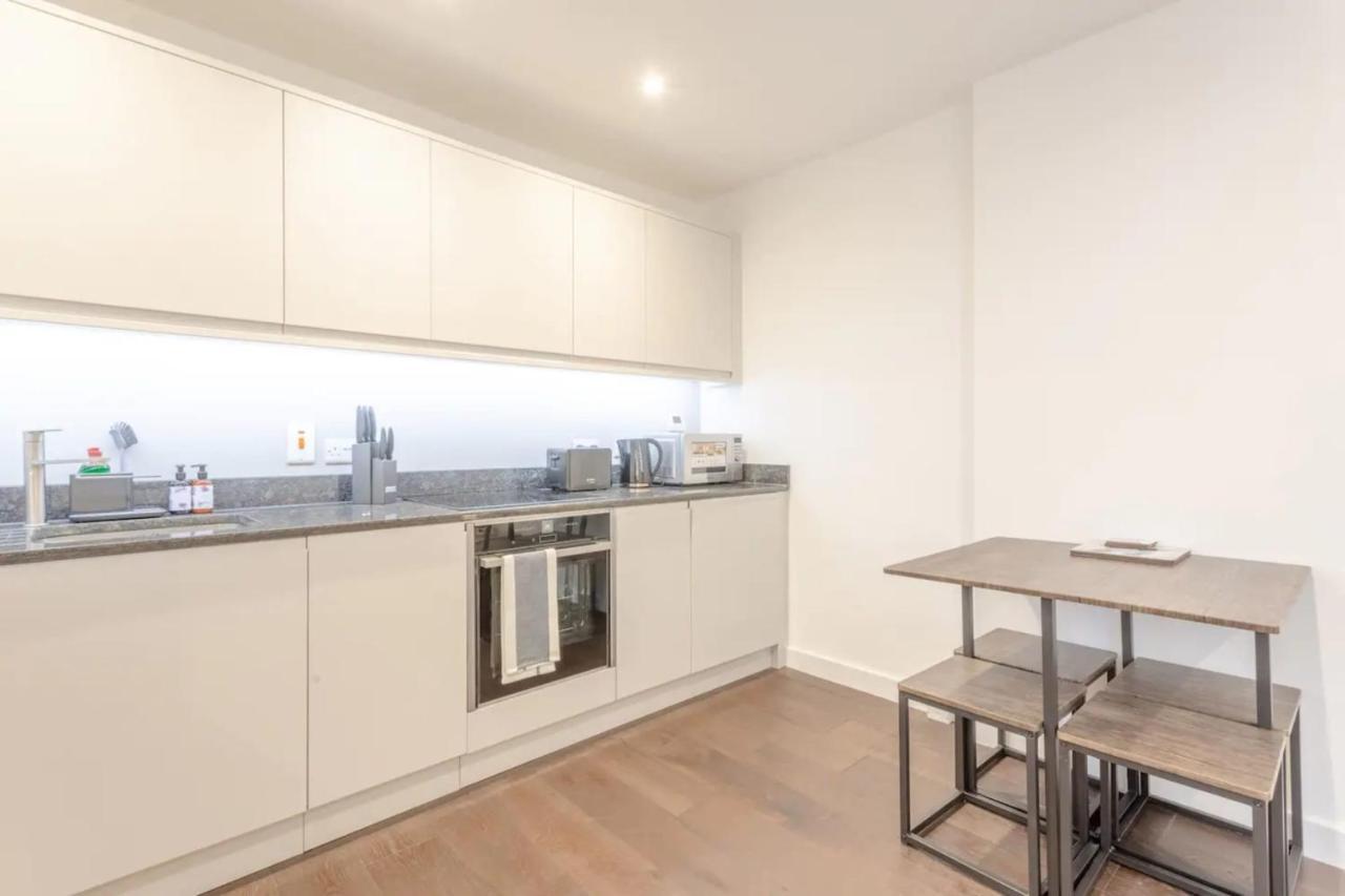 Modern Flat In The Heart Of West * London