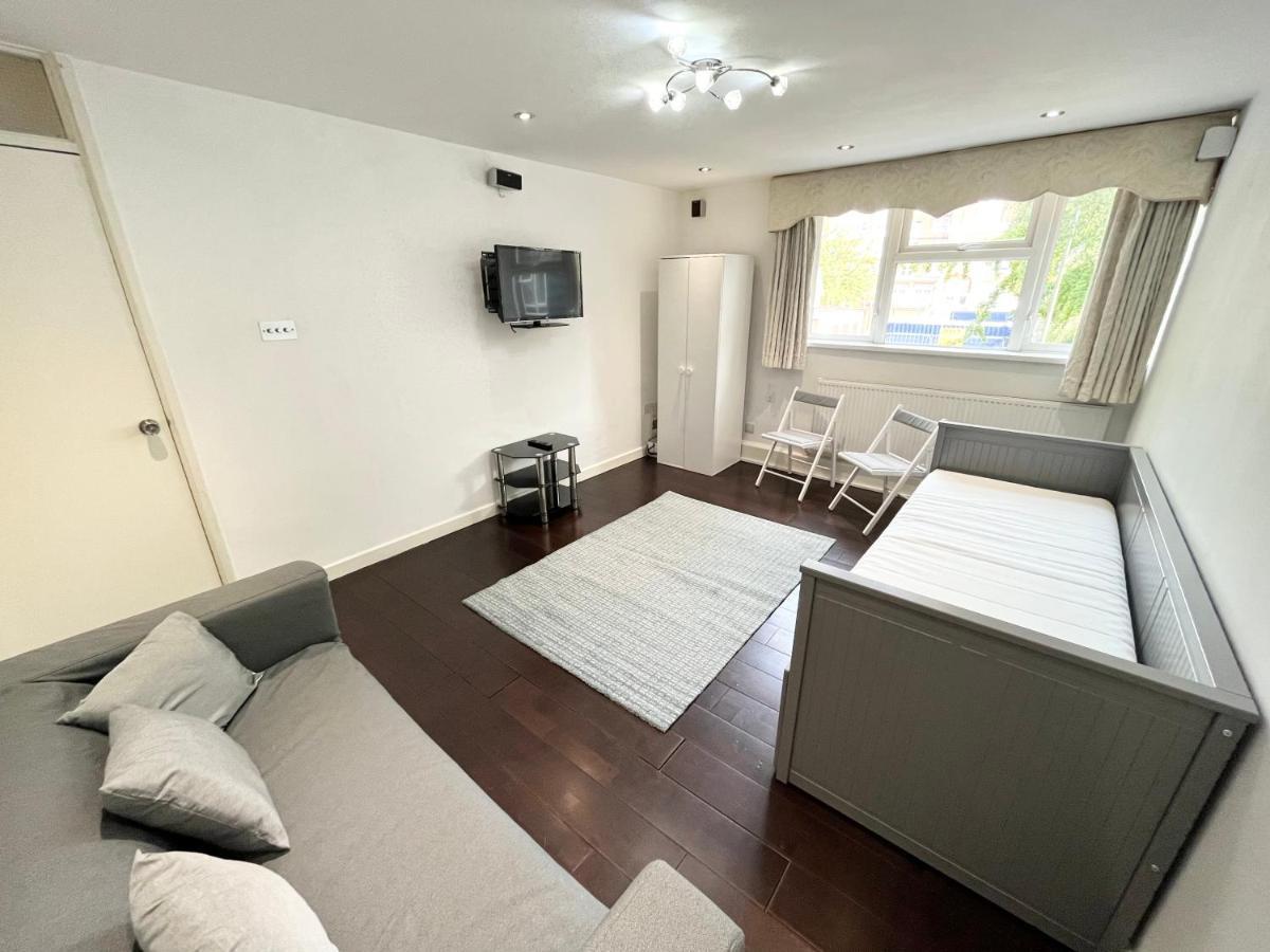 Large Close To Ldn Apartment
