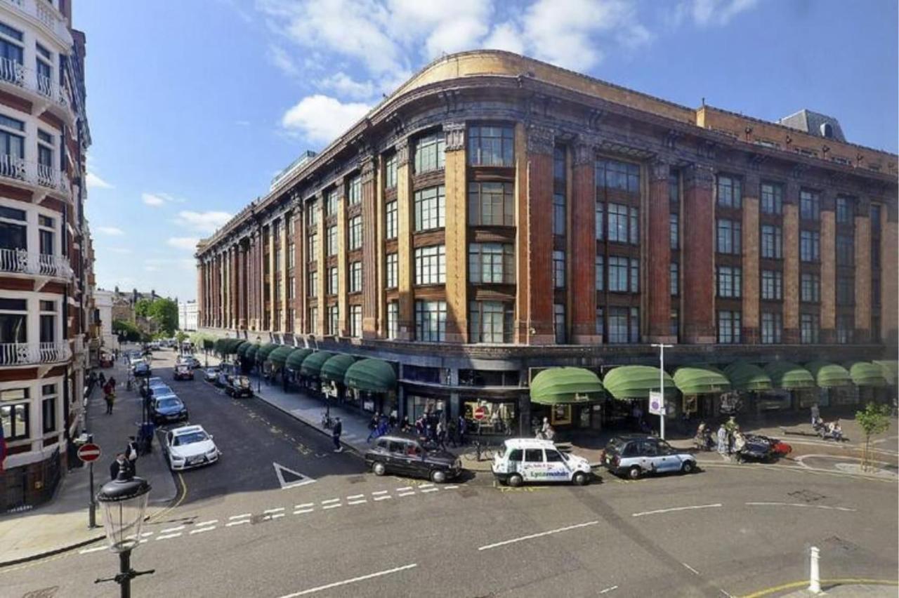 In Knightsbridge Overlooking Harrods Apartment *